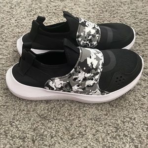 BRAND NEW Boys Under Armour Shoes 6.5K